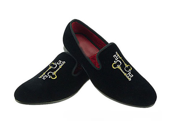 उच्च कारीगरी पुरुषों कढ़ाई loafers, टिकाऊ पुरुषों काले स्लिप पर जूते