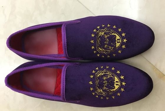 बैंगनी पुरुष मखमल स्लिप पर Loafers, पार्टी के लिए कढ़ाई पुरुष मखमल चप्पल
