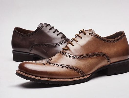 हस्तनिर्मित पुरुष चमड़े के Tassel Loafers, भोज पुरुष चमड़े के धूम्रपान चप्पल